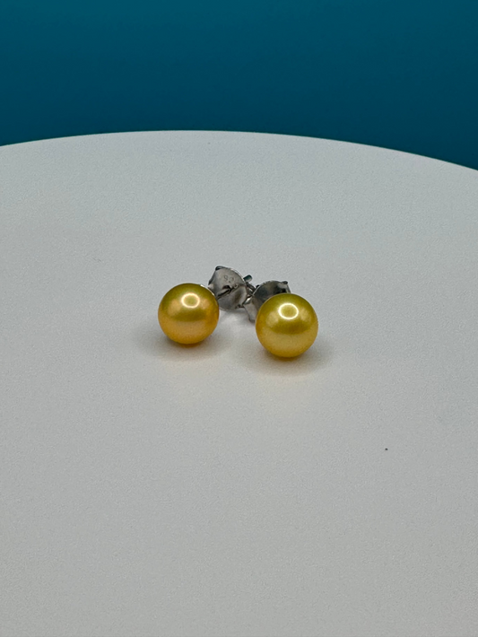 Simply Pearl Studs